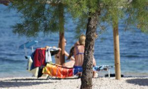 Uhapšene dvije žene: Srpkinje “operisale” po plažama u Budvi