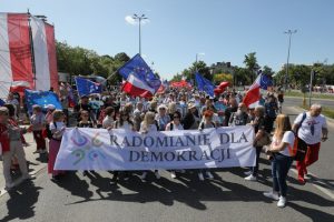 Protestni marš: Hiljade Poljaka na ulicama Varšave