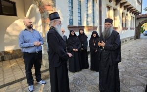 Uoči Vidovdana: Patrijarh Porfirije stigao u Manastir Gračanicu