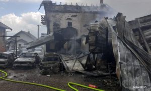 Detalji požara u Prijedoru: Izgorjela automehaničarska radionica, kuća i više automobila
