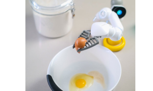 Nema šta nema! Stiže robot kuvar koji uči recepte gledajući snimke spremanja hrane
