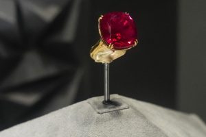 Kamen od 55,22 karata: Najveći rubin u istoriji aukcija prodat za 35 miliona dolara