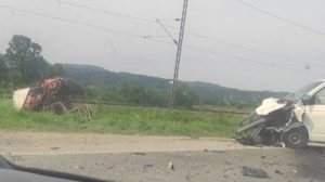 Teška saobraćajka: Traktorista poginuo u sudaru s kombijem