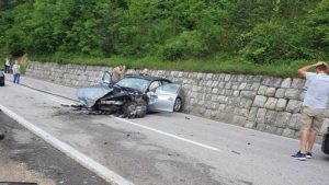 Teška saobraćajna nesreća: Sudarila se dva vozila, pet osoba povrijeđeno