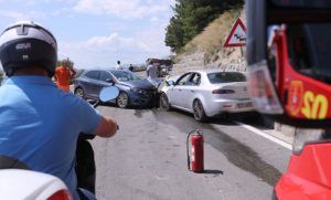 Nesreća usporila saobraćaj! Težak udes tri vozila, povrijeđeni prevezeni u bolnicu