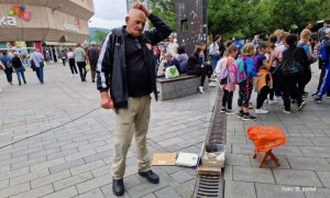 Tačna vaga i koja marka za lijekove: Ovako starina iz Banjaluke ponešto zaradi