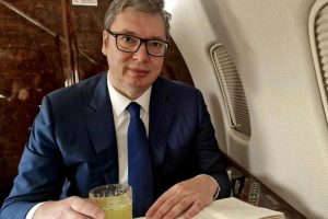 Oglasio se iz aviona: Vučić otputovao u Moldaviju FOTO