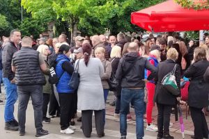 Peti dan protesta: U Zvečanu se i danas okuplja veliki broj građana