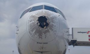 Putnički avion izbušen: Letjelicu pogodilo strašno nevrijeme FOTO