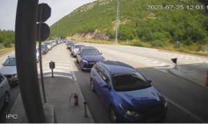 Kolone vozila u oba smjera: Gužve na graničnom prelazu sa Crnom Gorom