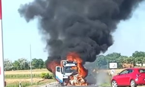 Vozač izgorio u automobilu! Vatra buknula nakon žestokog sudara FOTO