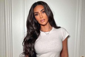 Iznenadila sve: Kim Kardašijan usred reklame skinula grudnjak VIDEO