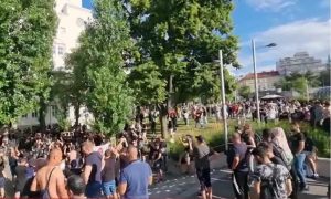 Ludnica u Beču: Navijači banjalučkog Borca okupirali gradski trg VIDEO