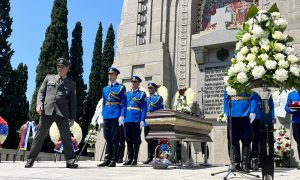 Opijelo na “Zejtinliku”: Počela sahrana čuvara vojnog groblja Đorđa Mihailovića