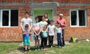 Prikupljanje sredstava za dovršetak kuće: Humanitarna šetnja za porodicu Mijić