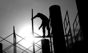 Mladi radnik životno ugrožen: Pao sa visine prilikom izvođenja građevinskih radova