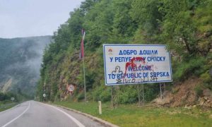 Novo skrnavljenje: Vandali isprskali tablu „Dobro došli u Republiku Srpsku“