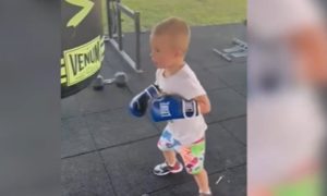 Ide očevim stopama: Veljko Ražnatović uči sina Željka kako se boksuje VIDEO