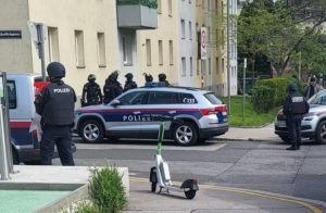 Muškarac iz BiH prijetio ženi nožem, specijalci upali u stan i uhapsili ga