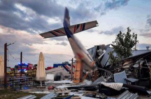 Tragedija u Varšavi: Avion pao na hangar, poginulo najmanje pet osoba FOTO