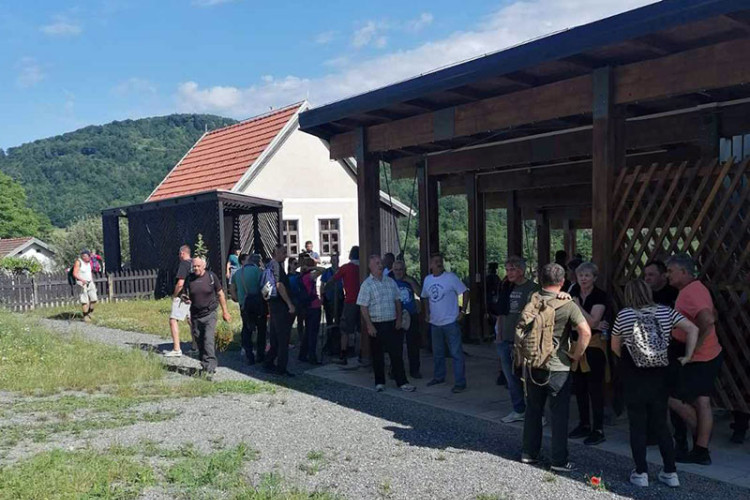 Od Korčanice do Hašana: Stotinjak učesnika na grmečkom maršu “Ćopićevim stazama”