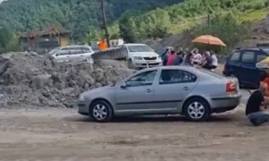 Nova drama u BiH: Mještani izašli i tijelima blokirali rudarske mašine VIDEO