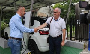 Od danas na raspolaganju vozačima: Prvi solarni punjač za automobile u Banjaluci