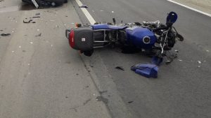 Prevrnuo se motocikl: Suvozač na licu mjesta ostao mrtav