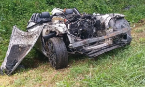 Automobil potpuno smrskan! Mladić (24) poginuo u jezivoj saobraćajki