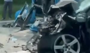 Jeziva nesreća! Automobil podletio pod kamion, vozač od svega 18 godina poginuo