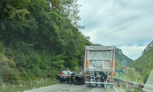 Vozači, oprez! Strahovit sudar dva vozila na putu Jajce – Banjaluka