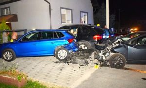 Opšti “rusvaj”: Pijana djevojka za volanom oštetila četiri automobila