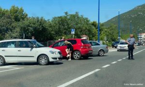 Teška saobraćajna nesreća u Neumu: Na licu mjesta policija i vatrogasci