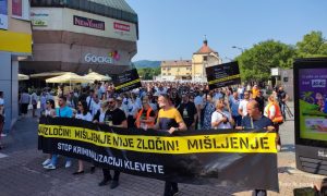 Sa Trga Krajine pred skupštinu! Novinari, opozicionari i civilni sektor: Povucite zakon o kleveti! FOTO/VIDEO