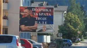 SAD mu uvele sankcije: Na Palama postavljen bilbord podrške Aleksandru Vulinu