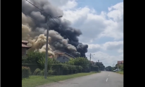 Vatra se proširila na susjednu kuću! Dvije osobe povrijeđene u požaru VIDEO