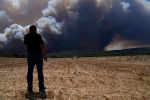 Gore kuće i imanja: Požari u blizini Atine nastavljeni i danas