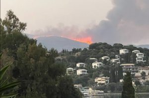 Grčka: Buknuo požar i na Krfu, naređena evakuacija VIDEO