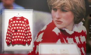 Decenijama bio izgubljen: Čuveni džemper princeze Dajane prvi put na aukciji