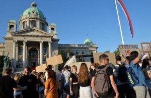 Novi protest opozicije u Beogradu: Šetnja do Palate pravde i blokada auto-puta VIDEO