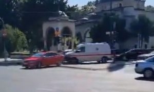 Bahatost ne poznaje granice: Vozač nije htio da se skloni s puta vozilu Hitne pomoći VIDEO