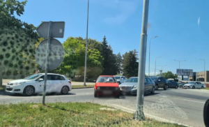 Kružni tok “zagonetka” za vozače: Sudar “golfa” i “mercedesa” u Banjaluci