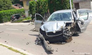 Saobraćajka u Srpskim Toplicama: Autom pokosio dvorišnu ogradu VIDEO