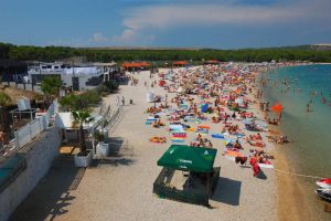 Policija na plažama: Na Zrću oduzeto više od 12.000 tableta ekstazija i druge droge