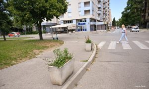 U Banjaluci na meti zaštitni stubići: Sve za nepropisno parkiranje