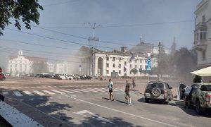 Raketa pala na trg: Izveden raketni napad na ukrajinski grad VIDEO