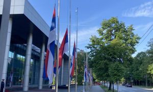 Zastave na pola koplja: Dan žalosti zbog trostrukog ubistva u Gradačcu