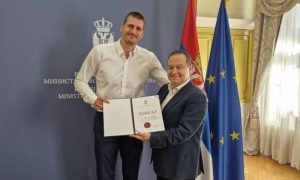 Promocija ugleda Srbije u svijetu: Dačić uručio Jokiću priznanje