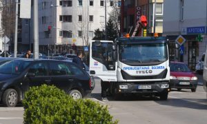 Prepirka sa “pauk” službom: Nepropisno se parkirao, pa vrijeđao policajca