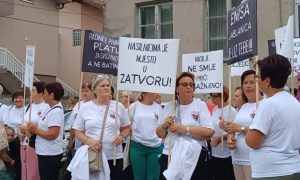 “Nasilnicima je mjesto u zatvoru”: U Jablanici protesti u znak podrške pretučenoj radnici FOTO
